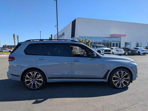 2023 BMW X7 M60i
