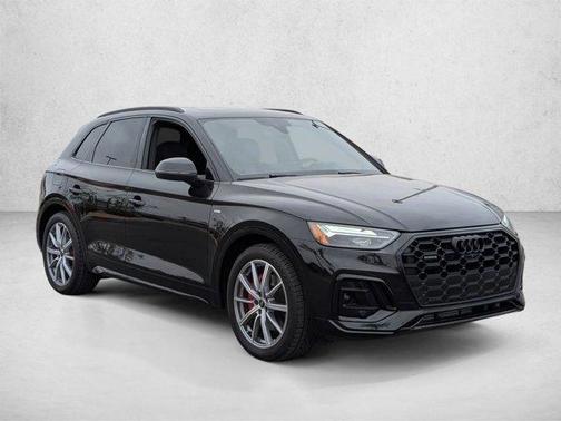 Mythos Black Metallic 2024 Audi Q5 e 55 S line quattro Premium