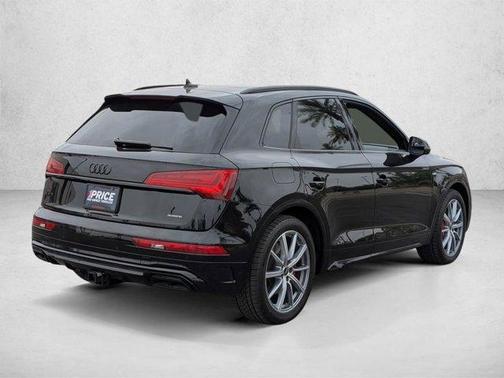 Mythos Black Metallic 2024 Audi Q5 e 55 S line quattro Premium