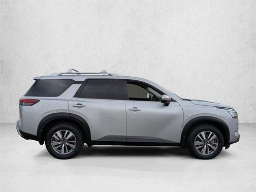 Brilliant Silver Metallic 2022 Nissan Pathfinder SL