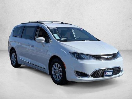 Bright White Clearcoat 2017 Chrysler Pacifica Touring-L