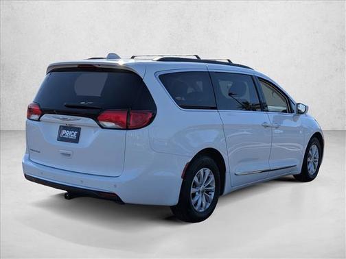 Bright White Clearcoat 2017 Chrysler Pacifica Touring-L