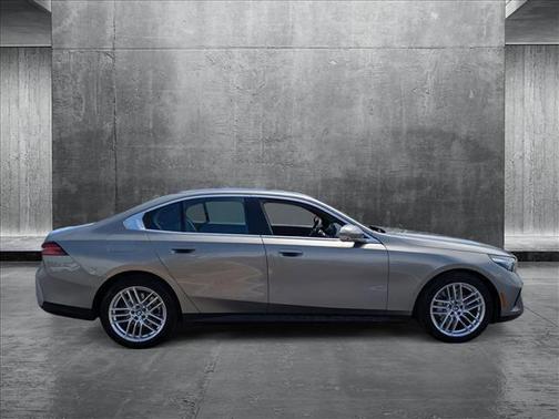 2024 BMW 530 i xDrive