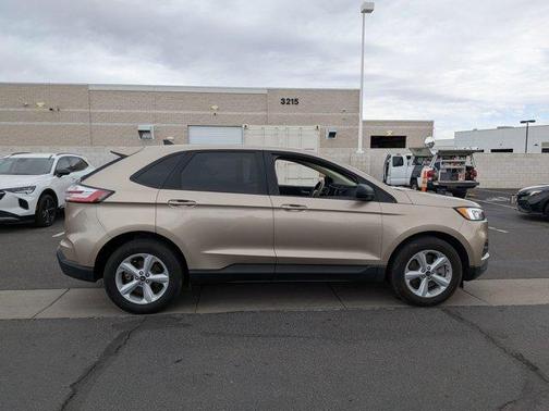Desert Gold Metallic 2021 Ford Edge SE