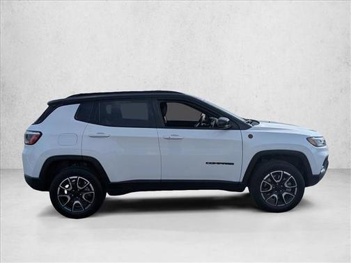 Bright White Clearcoat 2024 Jeep Compass Trailhawk