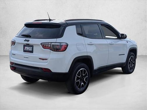 Bright White Clearcoat 2024 Jeep Compass Trailhawk