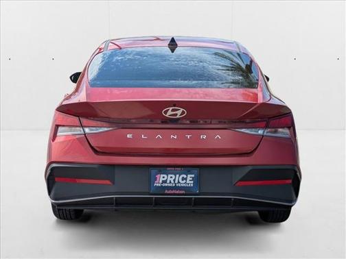 2024 Hyundai ELANTRA SE