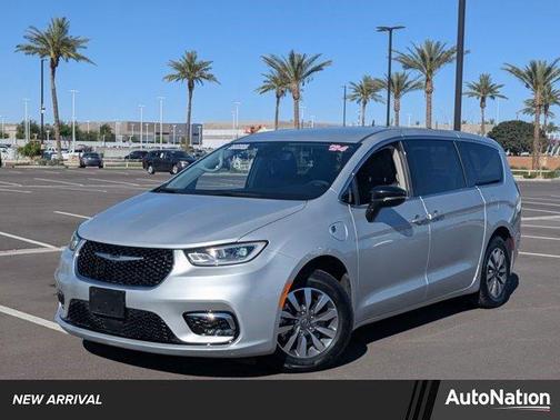 2024 Chrysler Pacifica Hybrid Select