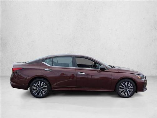 Garnet Pearl Me 2024 Nissan Altima 2.5 SV