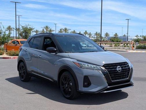 2 Tone Gray / Black 2023 Nissan Kicks SR