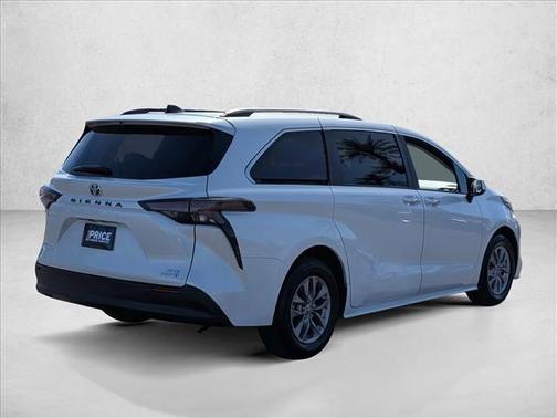 2024 Toyota Sienna XLE