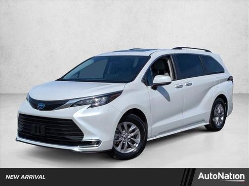 2024 Toyota Sienna XLE