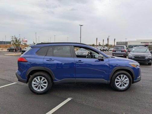 2025 Toyota Corolla Cross LE