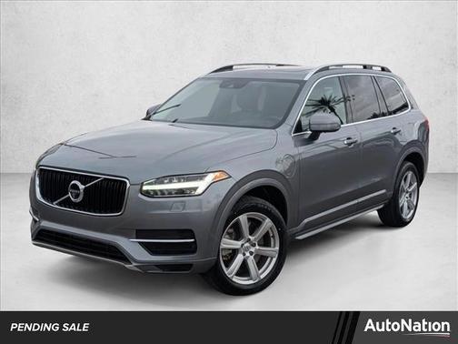 2016 Volvo XC90 Hybrid T8 Momentum