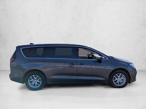 2023 Chrysler Pacifica Touring-L