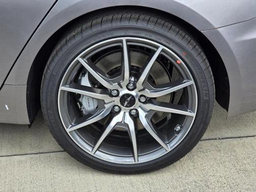 2025 Genesis G70 2.5T RWD