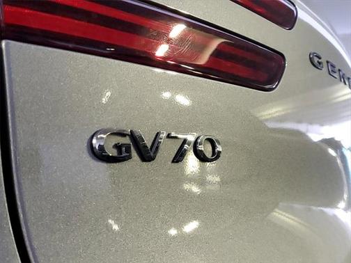 2022 Genesis GV70 2.5T AWD