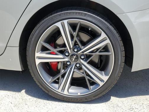 2025 Genesis G70 2.5T RWD