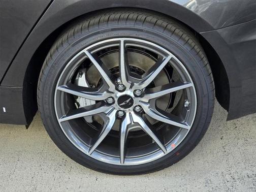 2025 Genesis G70 2.5T RWD