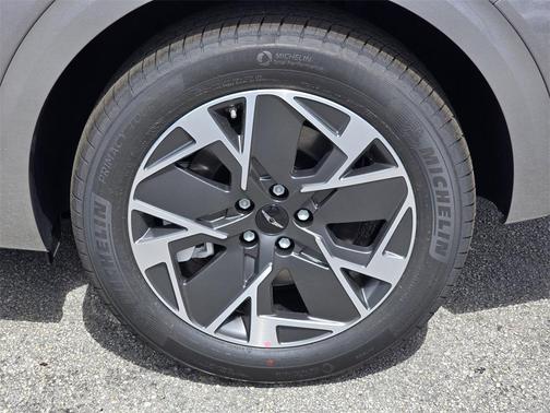 2026 Genesis Electrified GV70 Standard
