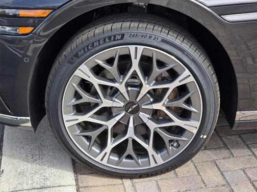 2025 Genesis G90 3.5T e-SC