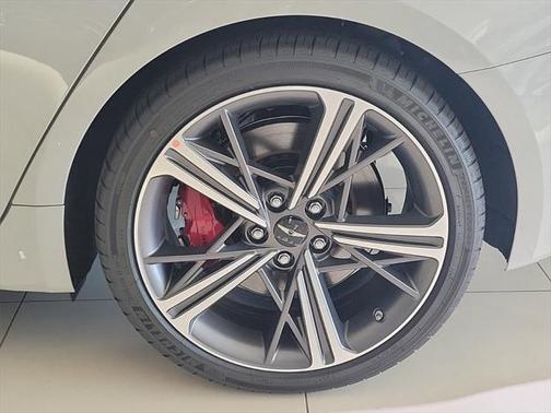2025 Genesis G70 2.5T RWD