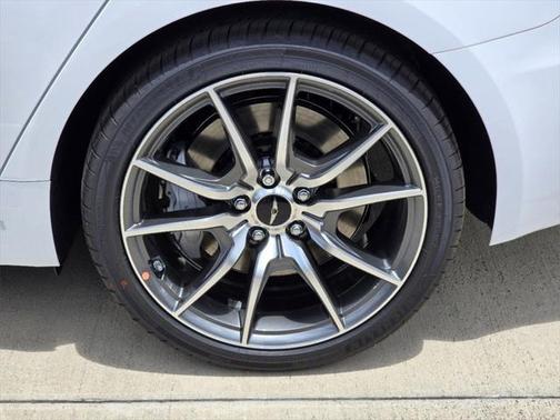 2025 Genesis G70 2.5T RWD