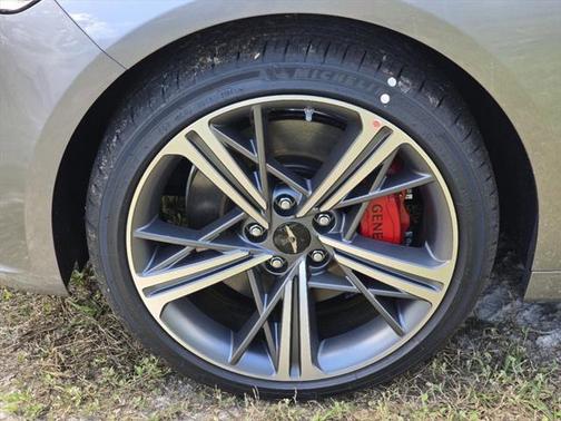 2025 Genesis G70 2.5T RWD