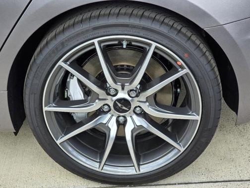 2025 Genesis G70 2.5T RWD