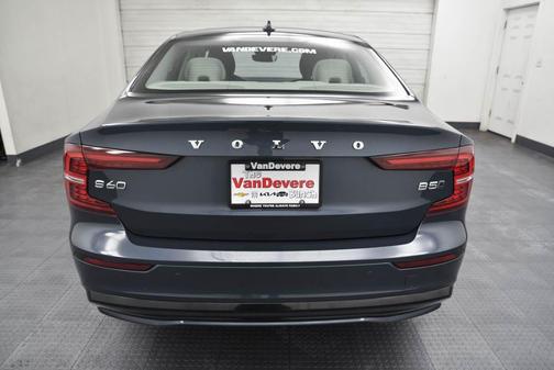 2024 Volvo S60 B5 Core Dark Theme