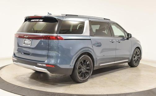 2022 Kia Carnival SX