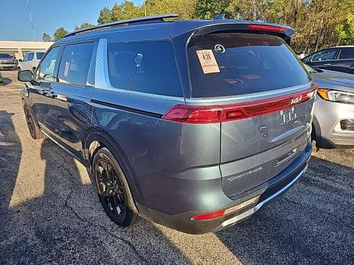 2022 Kia Carnival SX
