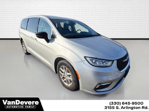 Silver Mist Clearcoat 2024 Chrysler Pacifica Touring L