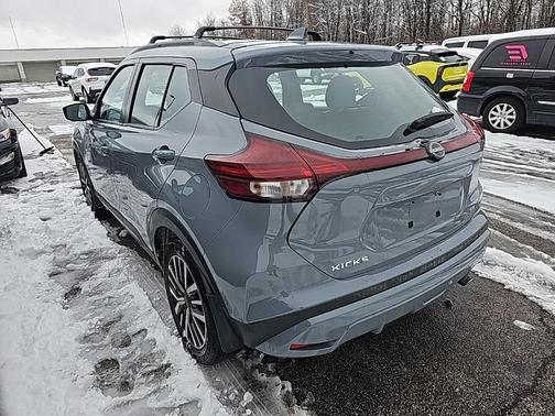 2023 Nissan Kicks SR