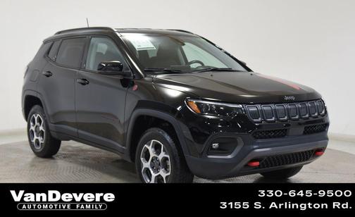 Diamond Black Crystal Pearlcoat 2022 Jeep Compass Trailhawk
