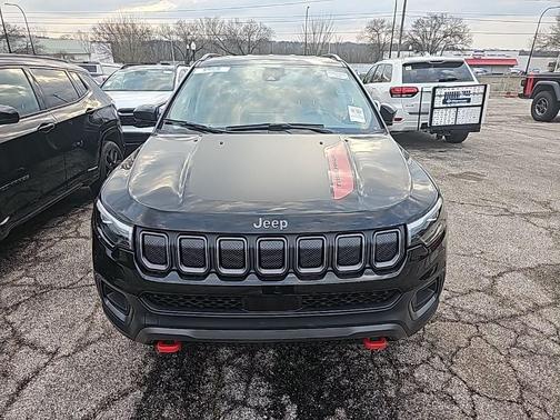 Diamond Black Crystal Pearlcoat 2022 Jeep Compass Trailhawk