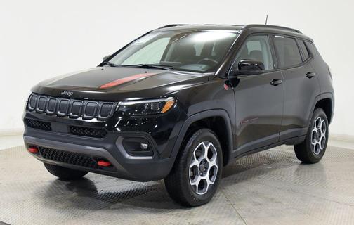 Diamond Black Crystal Pearlcoat 2022 Jeep Compass Trailhawk