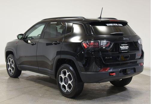 Diamond Black Crystal Pearlcoat 2022 Jeep Compass Trailhawk
