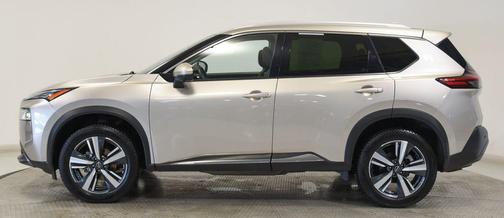 Champagne Silver Metallic 2023 Nissan Rogue SL