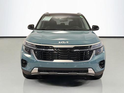 Pluton Blue/Black Roof 2025 Kia Seltos S