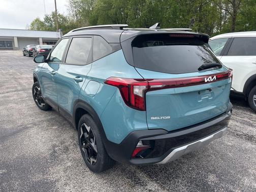 Pluton Blue/Black Roof 2025 Kia Seltos S