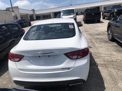 2016 Chrysler 200 S