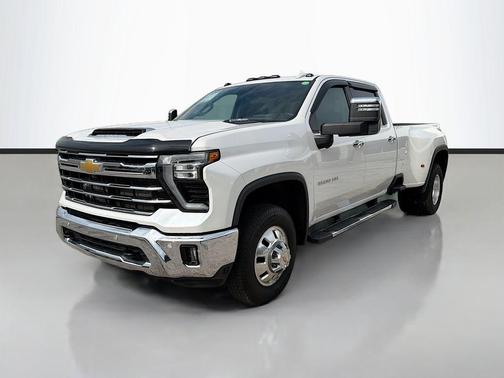 Iridescent Pearl Tricoat 2024 Chevrolet Silverado 3500 LTZ