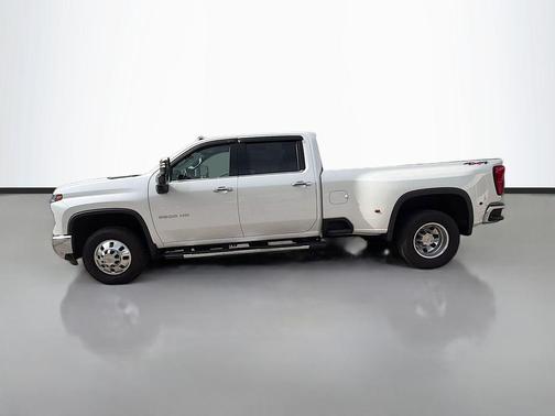 Iridescent Pearl Tricoat 2024 Chevrolet Silverado 3500 LTZ