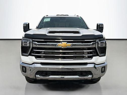 Iridescent Pearl Tricoat 2024 Chevrolet Silverado 3500 LTZ