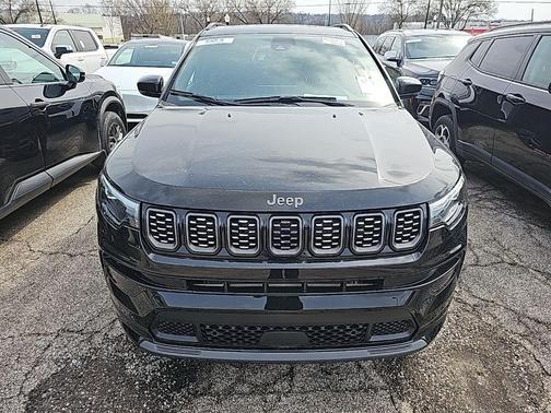 Diamond Black Crystal Pearlcoat 2024 Jeep Compass Limited