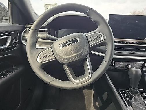 Diamond Black Crystal Pearlcoat 2024 Jeep Compass Limited