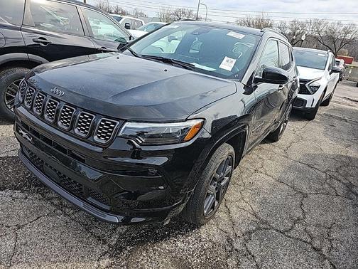 Diamond Black Crystal Pearlcoat 2024 Jeep Compass Limited