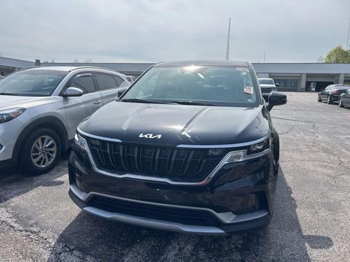 Aurora Black Pearl 2024 Kia Carnival LX