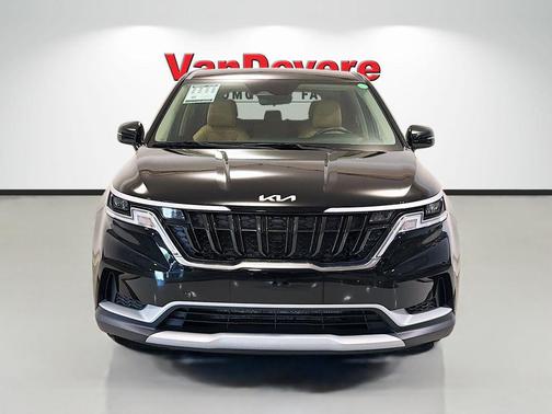 Aurora Black Pearl 2024 Kia Carnival LX